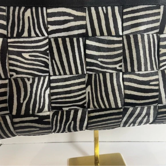 Harvey’s original seatbelt bag Zebra print tote. Pre-owned. - Picture 2 of 16
